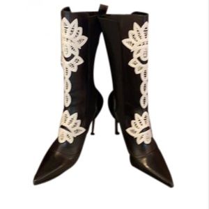 NWT! Alexander McQueen Black Boots with gorgeous embroidered flower design. Sz 8